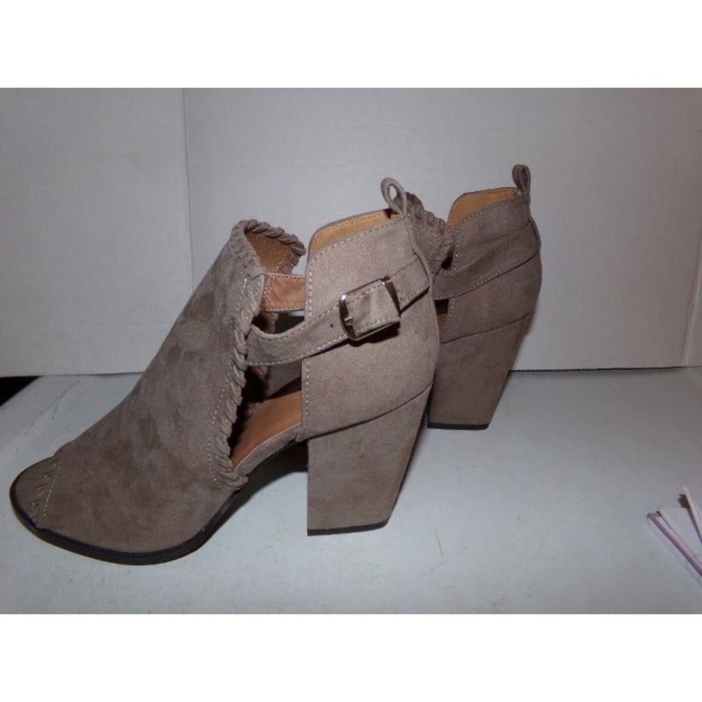 QUPID TAN SUEDE LEATHER SANDALS LADIES BRAIDED EDGE BUCKLE SIDES SIZE 10 - Picture 2 of 8